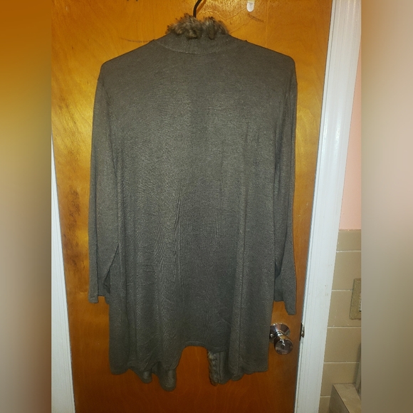 NWT Chico's Portia faux fur trim open cardigan. Size 3 - Picture 5 of 5
